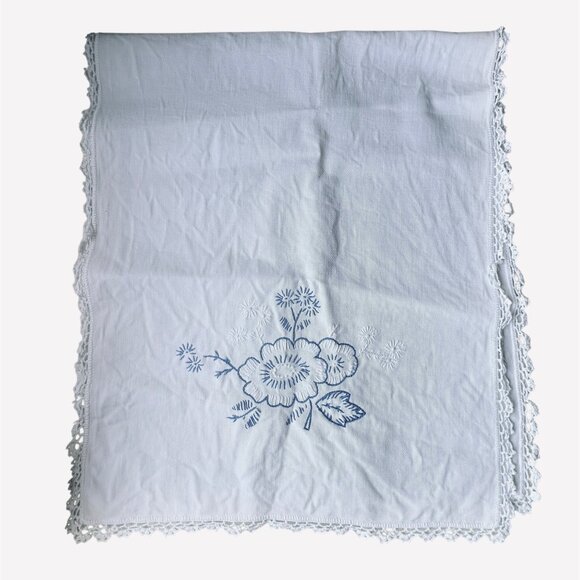 Vintage Embroidered Floral Table Runner With Crocheted Edges 18x42 - Picture 8 of 11